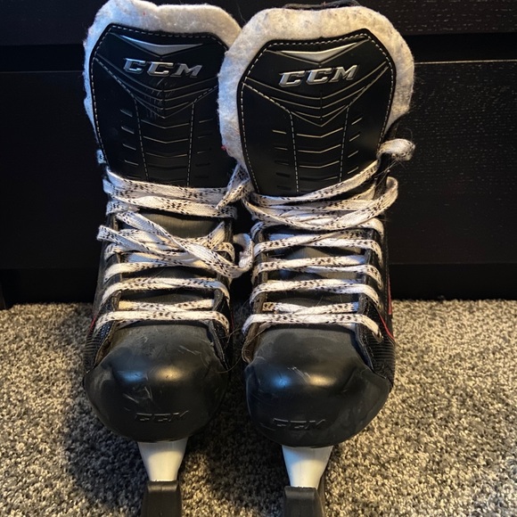 CCM Ice Skates - Picture 3 of 3